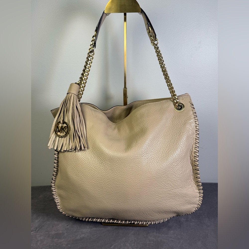 Michael Kors Whipped Chelsea pebbled leather beige adjustable Shoulder Bag